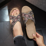 Lihtsad linasest tallaga kingad Vabaaja lahtise varbaga libisevad jalan&otilde;ud Mugavad kodusussid 35-36 punane