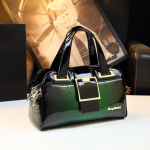 Pehmest nahast kott keskealistele emadele reguleeritava k&auml;epidemega retropolster v&auml;ike &otilde;lakott