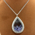 Pierres et Min&eacute;raux. Collier Tanzanite brut. Mod&egrave;le goutte.