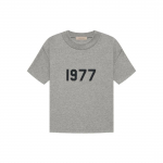 Fear Of God Essentials Tume Kaerahelbe 1977 Seeria &Uuml;mmarguse Kaelusega Digitaalne L&uuml;hikeste Varrukatega SS22 Langenud &Otilde;lgadega T-s&auml;rk Naiste T-s&auml;rk FOG-SS22-864 L