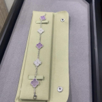 K&otilde;rge versioon Neljaleheline Ristik Viie&otilde;ieline K&auml;ev&otilde;ru Looduslik Lilla Kaltsedon Laser CNC Nikerdatud 18K Mitte-pleekiv Naiste K&auml;ev&otilde;ru 925 silver