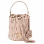 Miu Miu Matelass&eacute; Metallist Logo T&otilde;mblukuga Sulgemine Nahast &Auml;mbrikujuline Kott Naiste kotid Roosa 5BE085_N88_F0236_V_OOO Basic Set (Bag+Dust Bag)