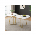 Valge pikendatav laud kuldsete metalljalgadega. M&otilde;&otilde;tmed pikendustega : 140/180 &times; 80 cm. Sobib 4&ndash;6 inimesele.