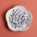 40 tk 5,5 mm * 3,5 mm kirjavahehelmed araabia helmed tarvikud lahtised rant DIY k&auml;ev&otilde;ru jaoks, ruudukujuline akr&uuml;&uuml;list segatud ehete valmistamise aksessuaarid