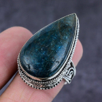 Looduslik neoonsinine apatiit kalliskivi k&auml;sitsi valmistatud 925 h&otilde;bedane s&otilde;rmus, suurus 6 v9L19