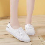 Pehme tald V&auml;ikesed valged kingad Naistele Suvine Korea versioon Shallow Mouth Flat Mouth Flat Free One Kings &Otilde;pilastele Hingavad uisukingad 35 punane/valge