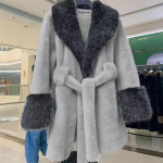 &Uuml;hev&auml;rviline keskmise pikkusega kunstkarusnahast mantel naistele talvine kunstrebase suur karusnahast kraega pikkade varrukatega parkad moekas pealisr&otilde;ivas L hall