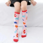 uus dinosauruse multikas sokid lastele sirgeks p&otilde;lvini sukad laste t&uuml;drukud pikad sokid loomaprint laste sokid 3-12year roosa