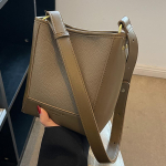 Kvaliteetsed naiste &auml;mbriga k&auml;ekotid kevadsuvi uue tekstuuriga PU &otilde;lakotid Luksuslikud naiste totes Trend (20cm<Max Length<30cm)