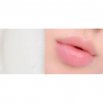 Valige &uuml;ks neljast huulelehe auravast huulepalsamist alive