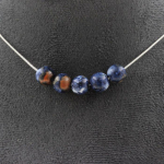 Pierres et Min&eacute;raux. Collier 5 perles Jaspe bleu 8 mm. Chaine en acier inoxydable Collier femmes, hommes. Taille personnalisable.