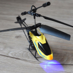 Kaugjuhtimispuldiga lennukimudeli lennuki taskulamp