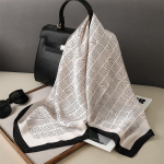 Luksuslik br&auml;ndi ruudukujuline siidist sall naiste juuksepael Disainiga tr&uuml;kitud v&auml;ikesed satiinr&auml;tikud Foulard kaelar&auml;tid naiste peapaelad Bandana