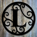 Vapustav 1 tk isikup&auml;rastatud seinakunst! Metallist esialgne kiri koju ja kontorisse. Retro esteetiline rippdekoor.