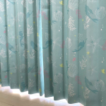 Disney Ariel Disney 2. klassi pimendavad soojust peegeldavad kardinad Laius 100 x 200cm Pikkus 2 tk komplekt Disney printsess V&auml;ike merineitsi Pestav tegelane gray