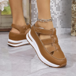 Vabaaja platvorm, &otilde;hukese tallaga hulgim&uuml;&uuml;gist v&auml;ljal&otilde;igatud paksu tallaga piiri&uuml;lesed eksporditud mitmek&uuml;lgsed suvised naiste sandaalid 43 pruun