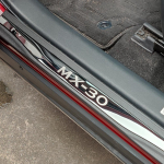 Mazda MX30 MX-30 Autotarvikud Uksela l&auml;vepaku pedaali kaitseriba kriimustusplaat Automaatsed l&auml;vepakkide kleebised Stiilikate must