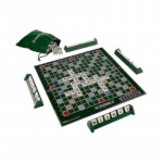 Suur Scrabble'i m&auml;ng p&ouml;&ouml;rleva puidust lauaga
