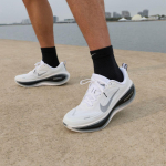 Nike Vomero Plus Valge Must Lahe Hall 40