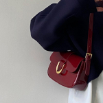 Yogodlns naiste mood Crossbody kott punane vintage sadul, v&auml;ike lakknahast &otilde;lakott Luksuslik disain naiste trendi klapiga k&auml;ekotid 24x5x14cm veinipunane v&auml;rv