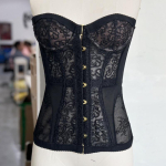V&uuml;rtsikas T&uuml;druk Seksikas Tihe Korsett Seksikas Pitsist Patchwork L&auml;bipaistev Top Varrukateta Paljaste &Otilde;lgadega Suvine Mood Naiste T&auml;navastiil Trendikas Top S black