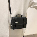 Minimalistlik meeste &otilde;lakott Moodne mehelik PU-nahast Crossbody kott V&auml;ike klapiga Messenger kott meestele Disaineri k&auml;ekott must