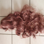 Naiste 100 cm pikk, lokkis, laineline s&uuml;nteetiline t&auml;isjuukseline parukas, juuksur, peo cosplay rekvisiit