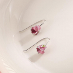 Roosad tulbik&otilde;rvar&otilde;ngad naiste ni&scaron;ikujundusega tipptasemel temperamendiga magusad lillelised k&otilde;rvar&otilde;ngad