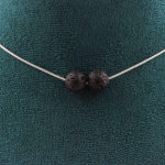 Pierres et Min&eacute;raux. Collier 2 perles Lave 8 mm. Chaine en acier inoxydable Collier femmes, hommes. Taille personnalisable.