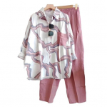 Naiste triibuline kahest osast koosnev komplekt pikkade varrukatega rev&auml;&auml;riga n&ouml;&ouml;bitav s&auml;rkpluus ja p&uuml;ksid suvine vabaaja dressipluus M