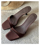 2024. aasta naiste suvi, uus mood, ruudukujulised lihtsad &uuml;hev&auml;rvilised sussid vabas &otilde;hus, vabaaja naiste sandaalid banketipeol 39 pruun