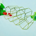 Veiniekraani hoidik Punase veini riiul Veiniriiul Moodne baaritarvikud Veinipudeli hoiuruum Metallist k&auml;rgstruktuuriga veiniriiul