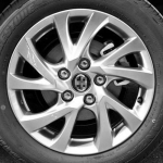 Toyota Corolla 15 terasvelg 16 rehviga, &uuml;hildub alumiiniumist kahekordse mootoriga Leviniga 16-inch 17-model Corolla