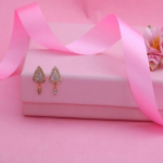 Estele naiste kullatud Ameerika teemandist ja rubiinist k&otilde;rvar&otilde;ngad Mariposa Lily