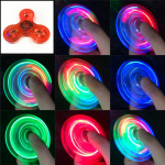 Helendav LED-valgus Fidget Spinner k&auml;sivurrid helendavad tumedas valguses EDC Figet Spiner s&otilde;rmede pinget leevendavad m&auml;nguasjad