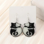 1 paar naiste rippk&otilde;rvar&otilde;ngaid, loomingulised akr&uuml;&uuml;lhelmed, helendavad pimeduses, kassi kallistavad ehted t&uuml;drukule, p&uuml;hade s&uuml;nnip&auml;evakingitus