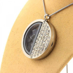 Pierres et Min&eacute;raux. Collier Kyanite brut. Mod&egrave;le demi-cercle.