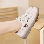 Naiste karuprindiga madalad kingad - Vabaaja pehme tallaga valged Korea stiilis peale libistatavad mokassiinid, moekad mitmek&uuml;lgsed jalatsid igap&auml;evaste r&otilde;ivaste jaoks 38