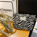 Suur naiste Leopard kosmeetikakott, l&otilde;uend veekindel t&otilde;mblukuga meigikott Reisipesu meigikorraldaja ilukohver