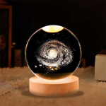 Galaxy 3D kristallkera &ouml;&ouml;lamp puidust alusega LED USB laualamp lastele, teismelistele ja kodukaunistuseks