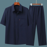 Suvine l&uuml;hikeste varrukatega s&auml;rk meeste &otilde;huke &uuml;likond keskealiste ja eakate s&auml;rk vaba vanaisa &uuml;likond S tumesinine v&auml;rv