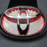 1X TOYOTA 3D Logo Valgus Auto Esiv&otilde;re Pagasiruumi Logo LED Valgus Toyota Corolla PRADO CHR HRV Camry Highlander LVALON Rav4 REIZ jaoks 13cmX9cm punane