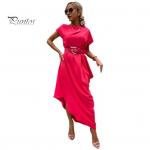 Naiste suvine kleit ebaregulaarsete l&uuml;hikeste varrukatega, &uuml;he &otilde;laga, &uuml;hev&auml;rviline, kottis pahkluu pikkus, kitsas v&ouml;&ouml;koht, kaldus kaelus. S roosa punane v&auml;rv