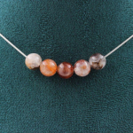 Pierres et Min&eacute;raux. Collier 5 perles Quartz Hematoide de Madagascar 8 mm Chaine en acier Collier femmes, hommes. Taille personnali