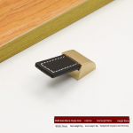 Pruun harjatud kullast nahast k&auml;epide pagasi, kapi ja riidekapi jaoks