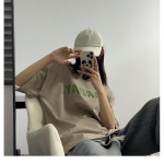 Meeste T-s&auml;rgid Graafilise tr&uuml;kiga kirjaga Moebr&auml;ndi t-s&auml;rgid meestele &uuml;lisuured t-s&auml;rgid Meeste r&otilde;ivad Vabaaja T-s&auml;rgid Meeste Suvine Korea Retro M must