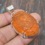 Merevaigust v&auml;&auml;riskivi k&auml;sitsi valmistatud t&auml;is 925 sterlingh&otilde;bedast ehted ripats t&auml;nup&uuml;haks 1.77 Inches oranž