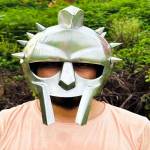 Gladiaatori kiiver Kuningas Maximus Decimus meridianus h&otilde;bedase viimistlusega soomuskiivrid Sisevoodriga Keskaegse r&uuml;&uuml;tli soomus Cosplay kiiver Kingitus