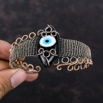 Musta v&auml;rvi kurja silma mansett k&auml;ev&otilde;ru vasktraadiga m&auml;hitud k&auml;ev&otilde;ru reguleeritav mansett k&auml;sitsi valmistatud uhiuus k&auml;ev&otilde;ru v&auml;&auml;riskivi vask ehted kingitus emale