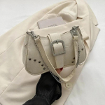 Lihtne retroh&otilde;nguline kaenlaaluse kott Moodne ja trendikas vabaaja &otilde;lakott, l&otilde;uendist vabaaja tekstuuriga p&otilde;ikkott naistele must